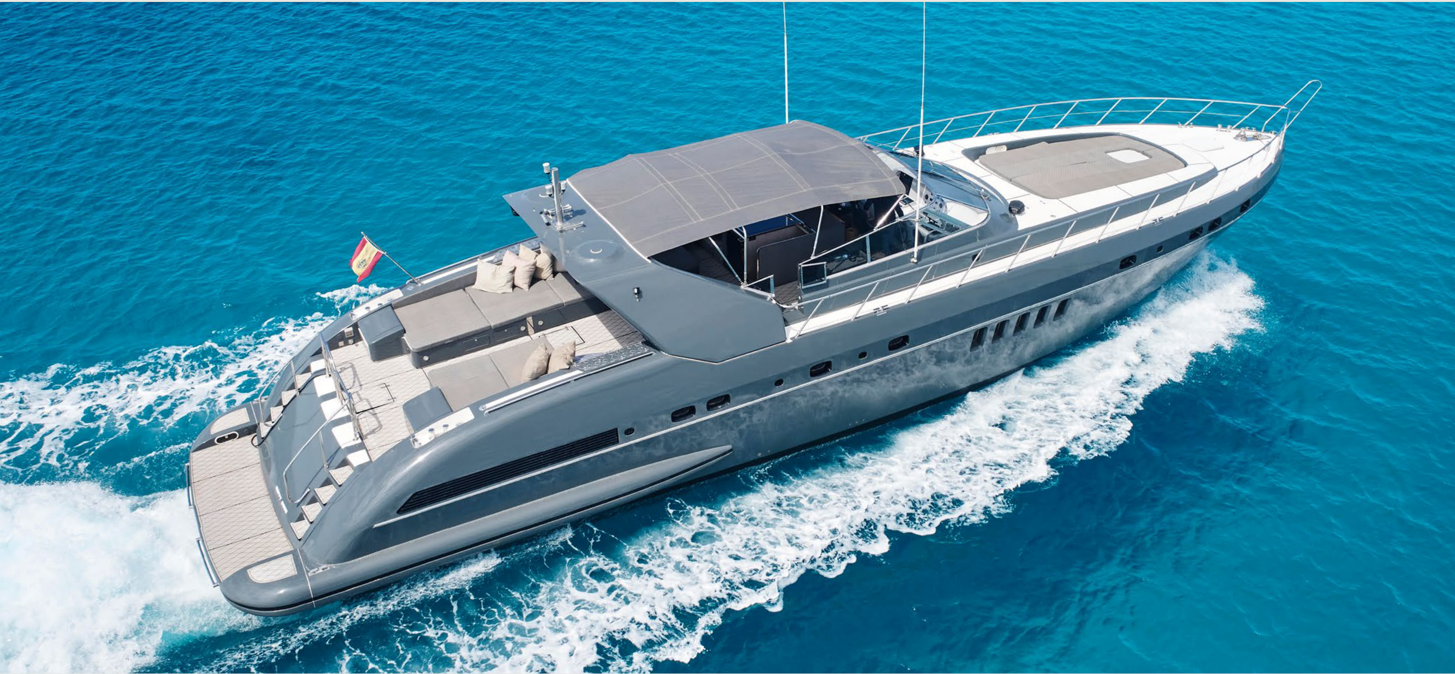 80 Mangusta Happy Hour