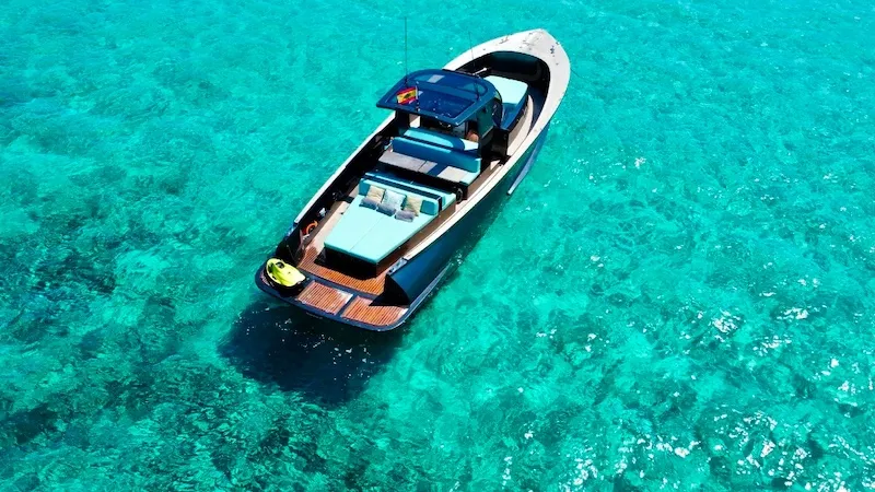 Vanquish VQ52 Casa Atlantis